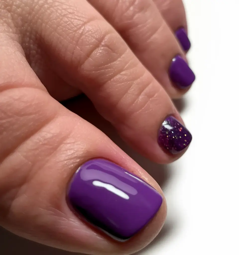 Stylish Fall Toe Nail Colors 2025 One Glitter One Gloss
