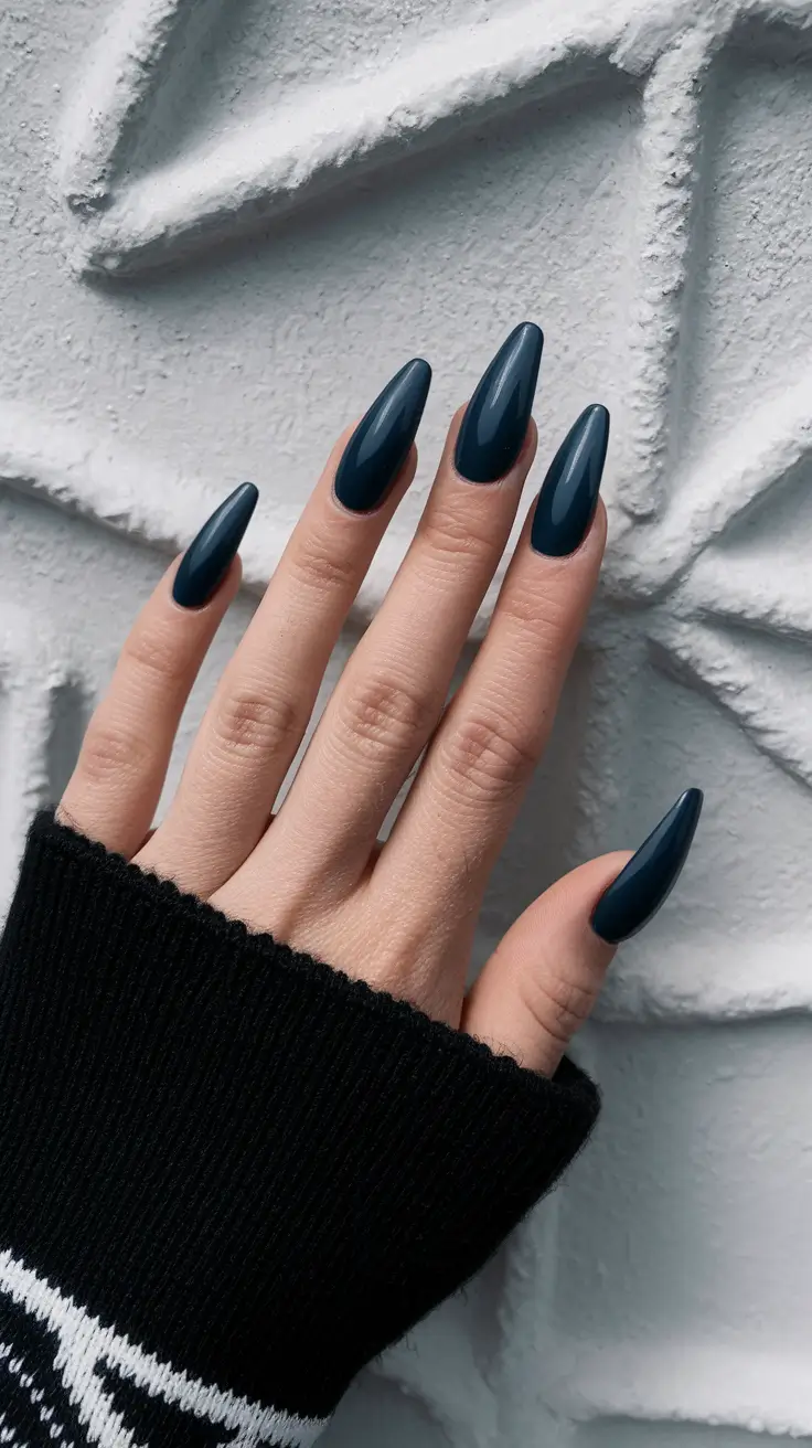 Dark Fall Nails 2025 Midnight Navy Almond