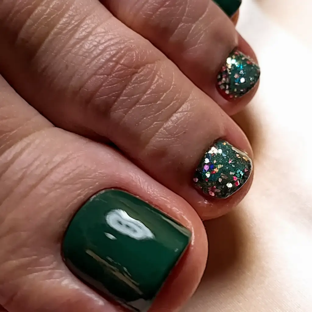 Fall Seasonal Toe Nails for October 2025 Forest Green with Glitter Accents