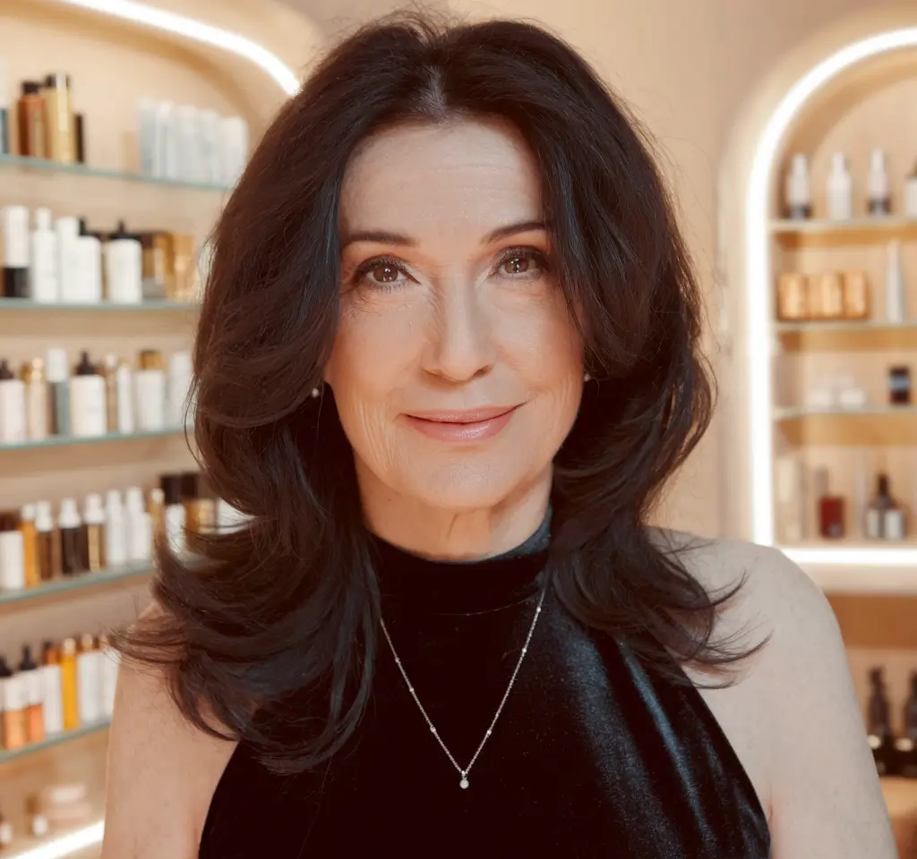 Hair Color & Winter Hairstyles for Women Over 40: 2025-2026 Layered Cut with Natural Volume