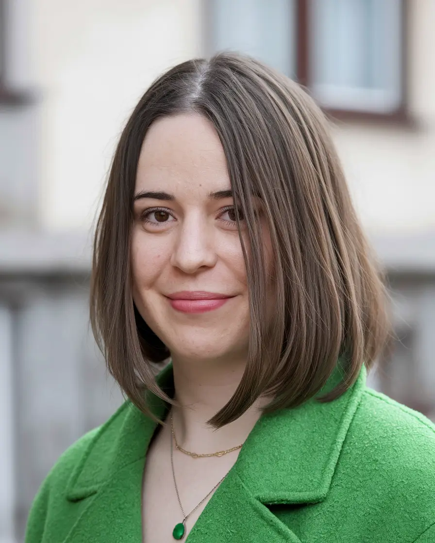 Hair Colors Ideas for Winter 2025-2026 Earthy Brunette Bob