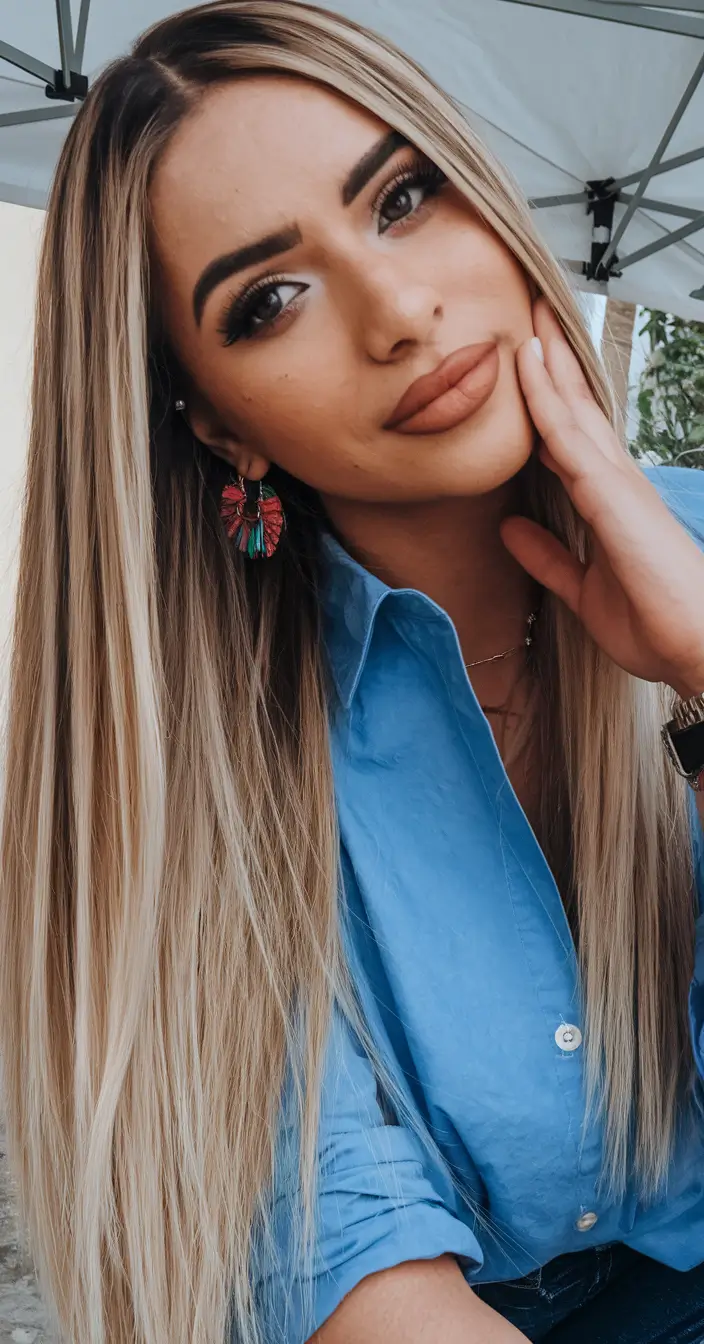 Hair Colors Ideas for Winter 2025-2026 Bold Money Piece Blonde