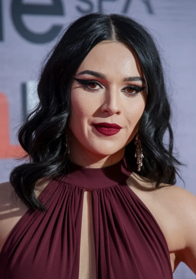 Haircuts to Try in October 2025 Glossy Waves with Glam