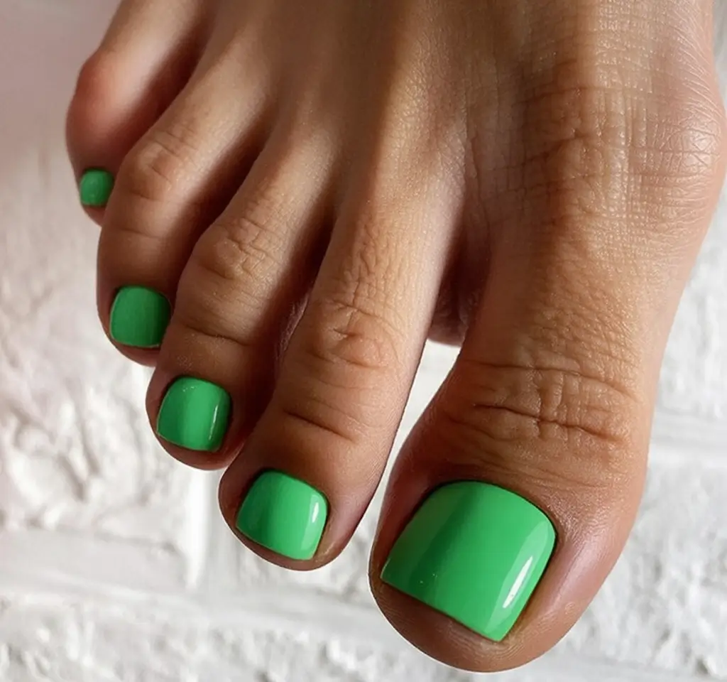 fresh spring toe nail color 2026 Fresh Emerald Green Pedicure for a Modern Spring Statement