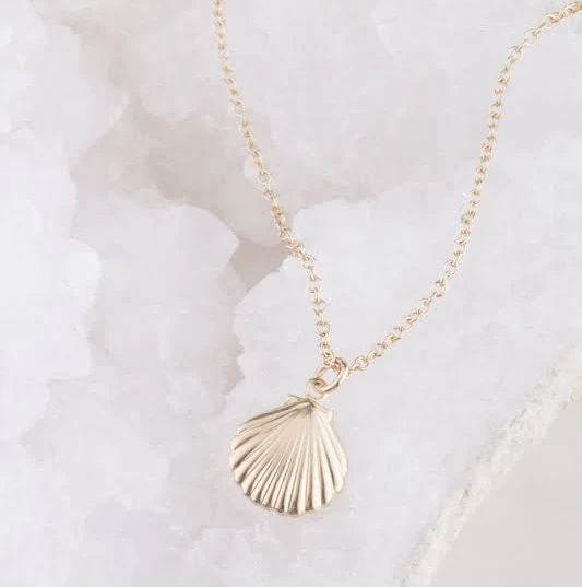 accessory Dainty Seashell Layering Necklace Etsy - LaciAndGold $38.4