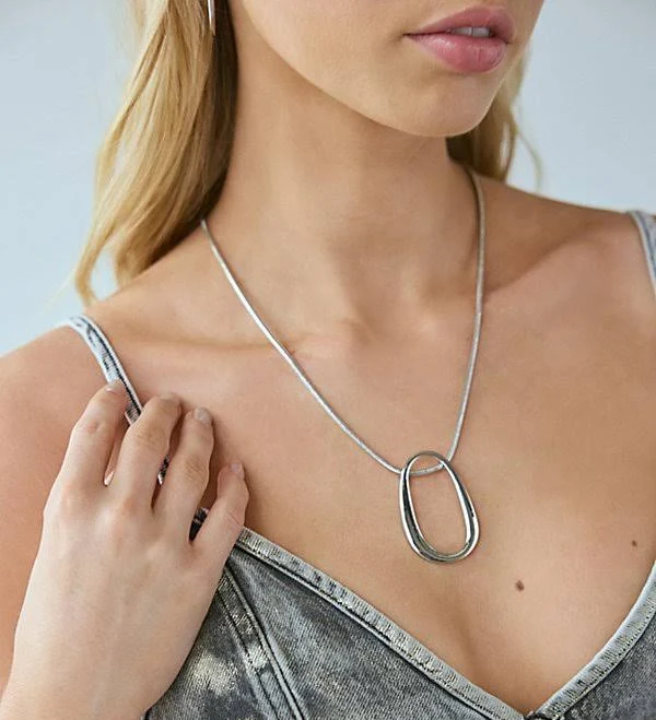 accessory Suki Oblong Pendant Chain Necklace Urban Outfitters $20