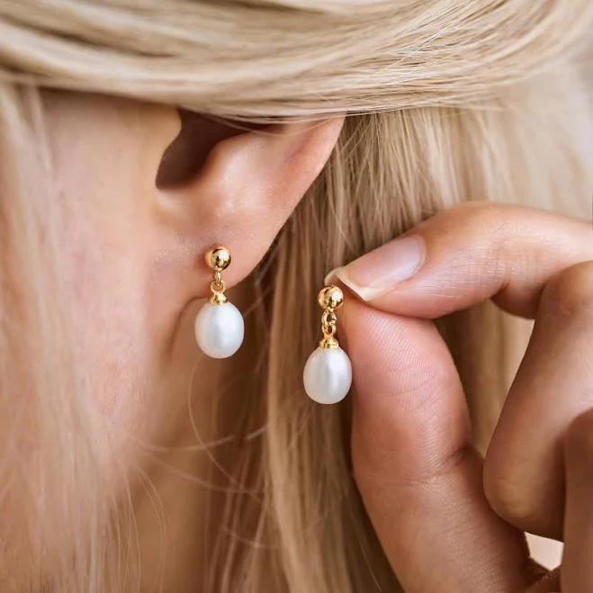 Minimalist Freshwater Pearl Gold Drop Earrings