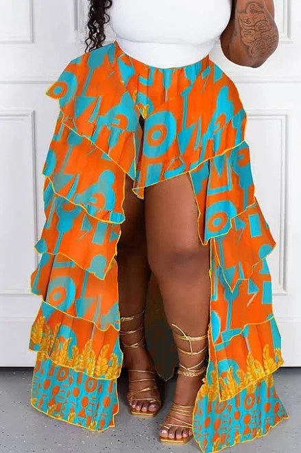 Plus size tiered midi skirt with elasticated waistband and abstract print