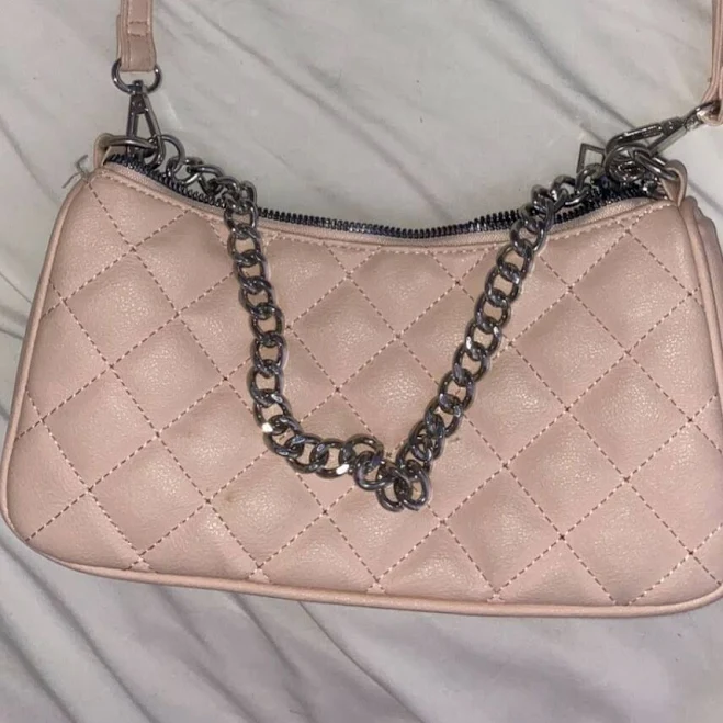 light baby pink small handbag with silver chain no name