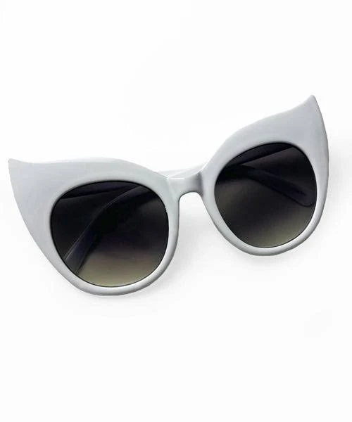 Oversized Wing Tip Cat Eye Sunglasses