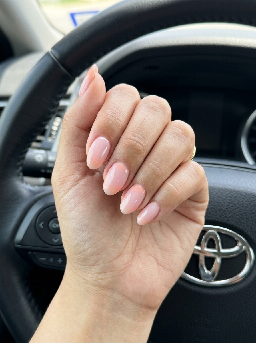 Easy Summer Nails 2026: Dreamy Peach Fuzz Aura Easy summer nails 2026: Peach fuzz aura gradient on medium almond nails for a romantic, dreamy look.