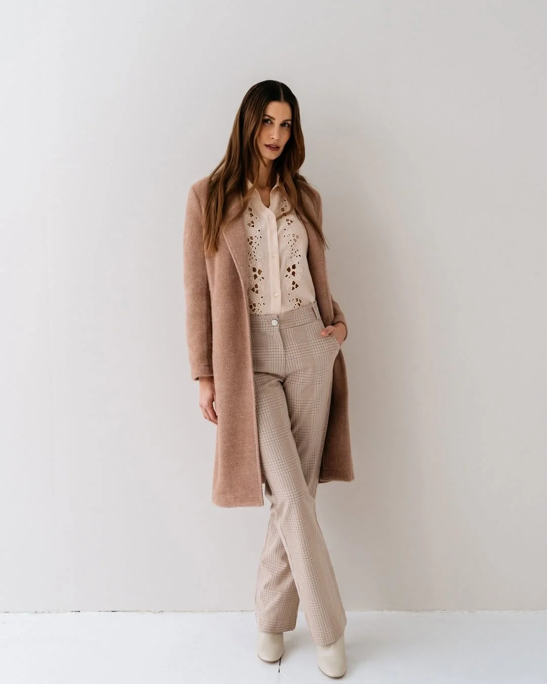 all pants outfits for women 2026 Cream Plaid Trousers and Soft Tailoring for Elegant Workwear