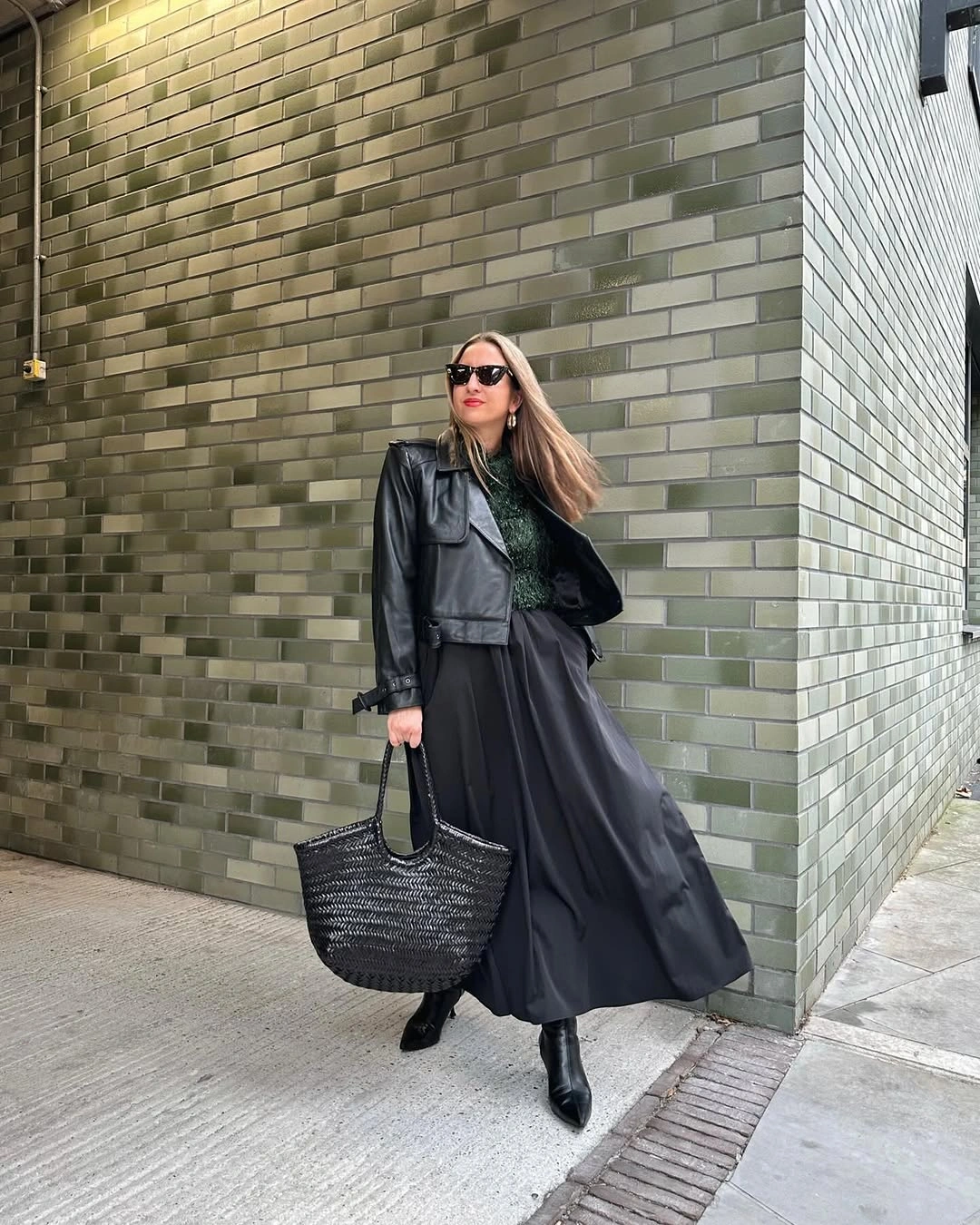 cozy & chic autumn outfits for women 2026 Leather Layers and Flowing Skirts Create Modern Autumn Drama