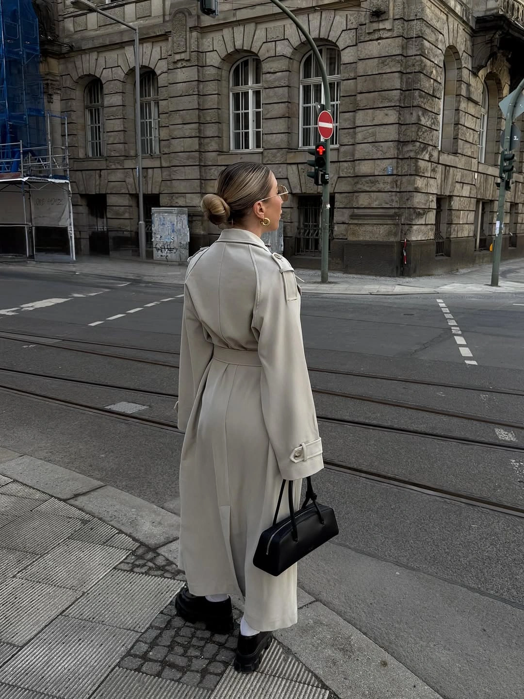 early fall outfits 2026 The Timeless Beige Trench Every Early Fall Wardrobe Needs