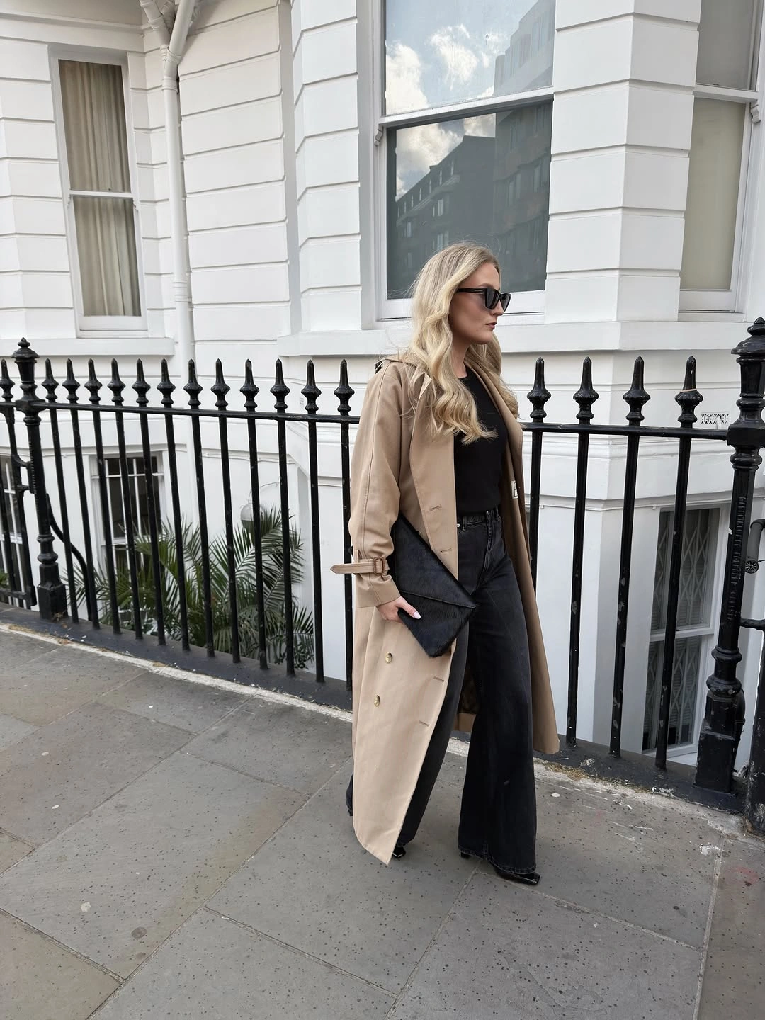 early fall outfits 2026 Classic Trench Coats And Dark Denim Never Go Out Of Style