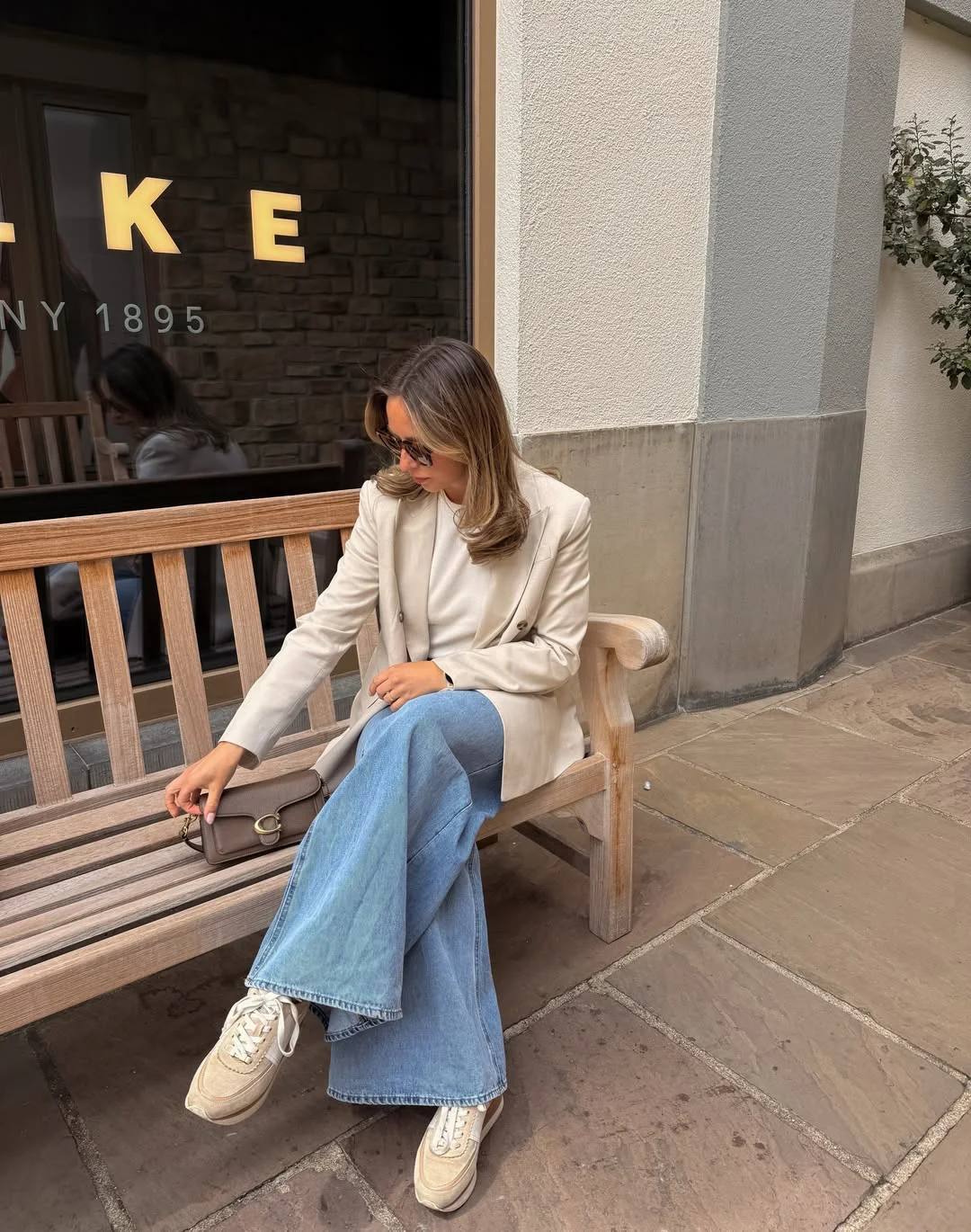 Early fall outfits ideas 2026 Relaxed Beige Blazers And Wide-Leg Denim