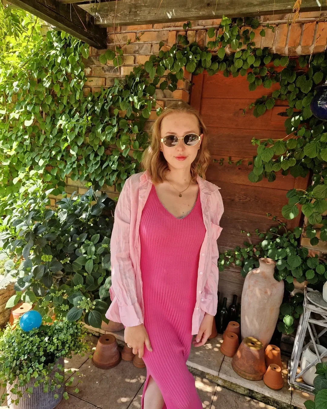 early summer outfits 2026 Pink Ribbed Dresses and Lightweight Shirts for Sunny Afternoons