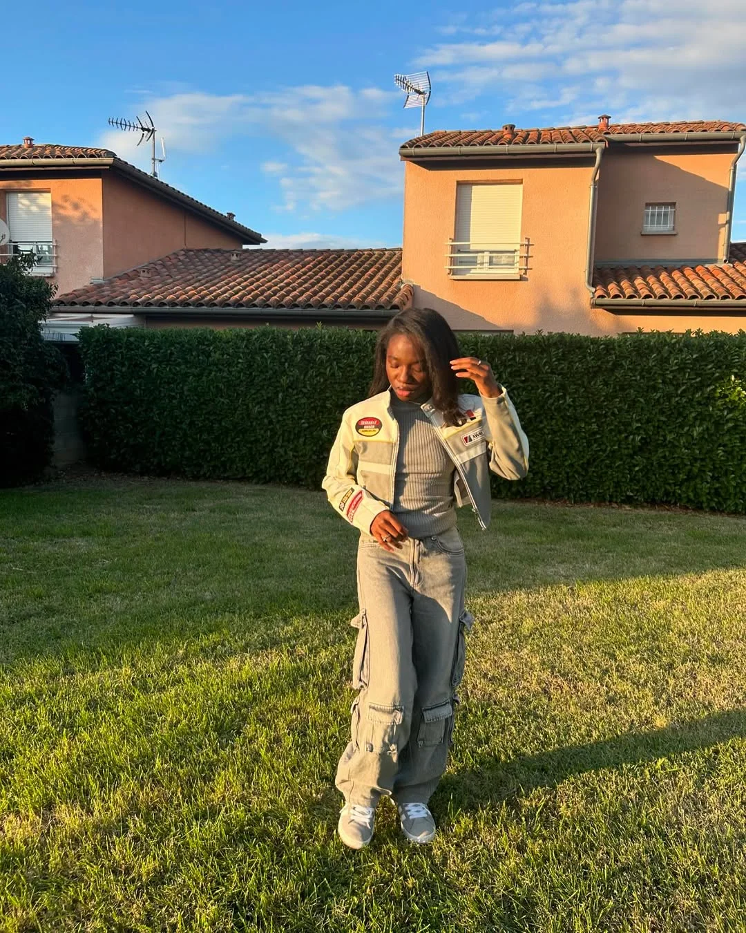 fall 2026 outfits for black women Cargo Pants and Casual Sneakers for Weekend Comfort