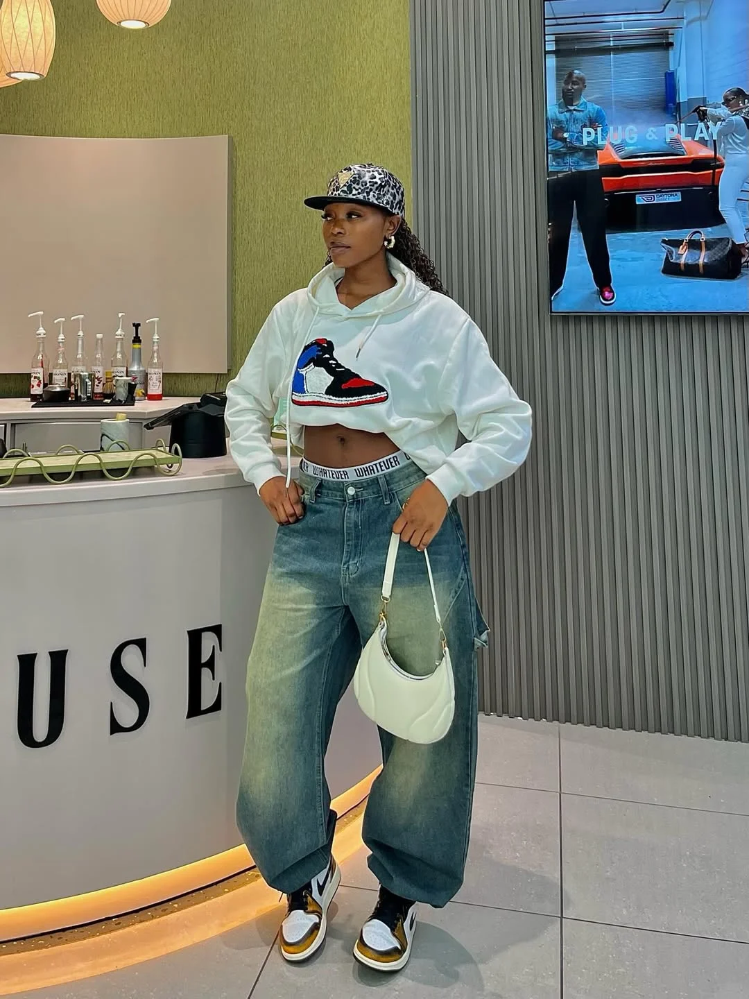 fall 2026 outfits for black women Sporty Streetwear with Oversized Denim