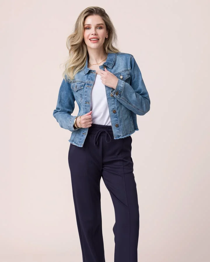 fall denim outfits for women 2026 Classic Cropped Denim Jackets Make Everyday Outfits Feel Fresh Again