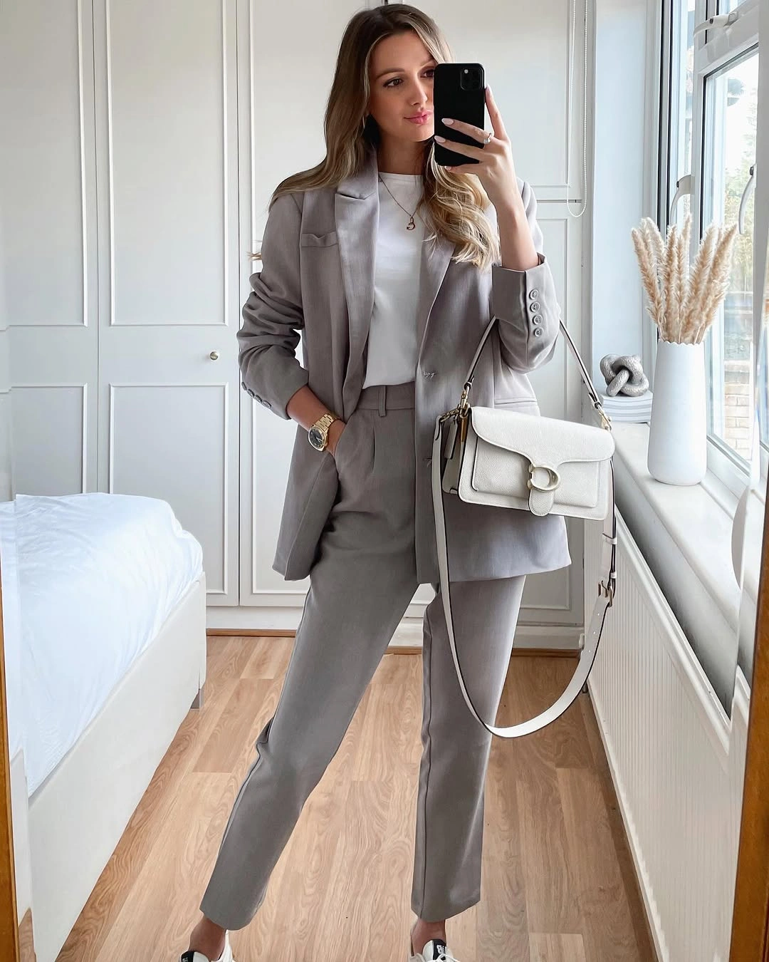 fall going out outfits 2026 Soft Neutral Tailoring for Modern City Evenings