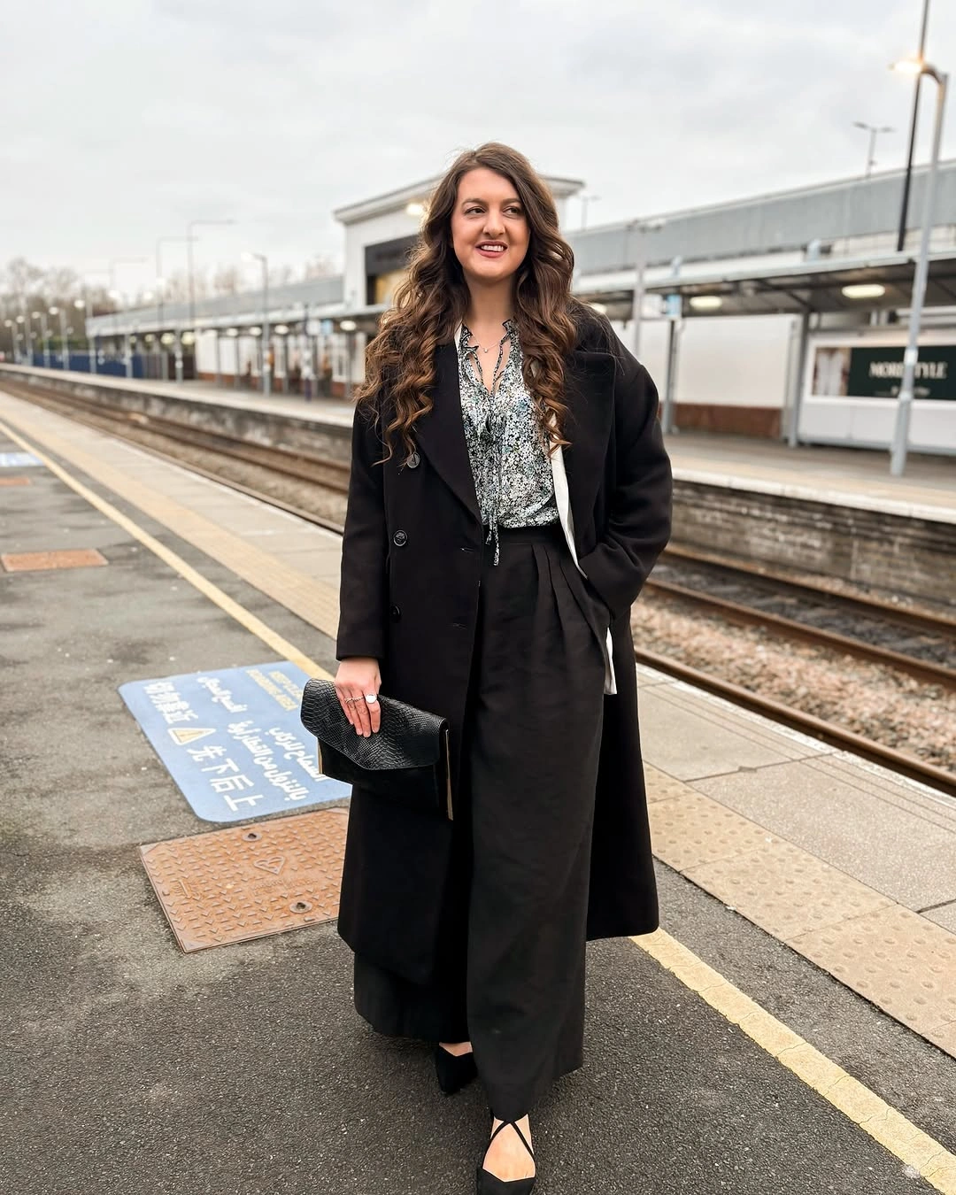 fall going out outfits 2026 Elegant Tailoring That Works From Dinner to Late Drinks