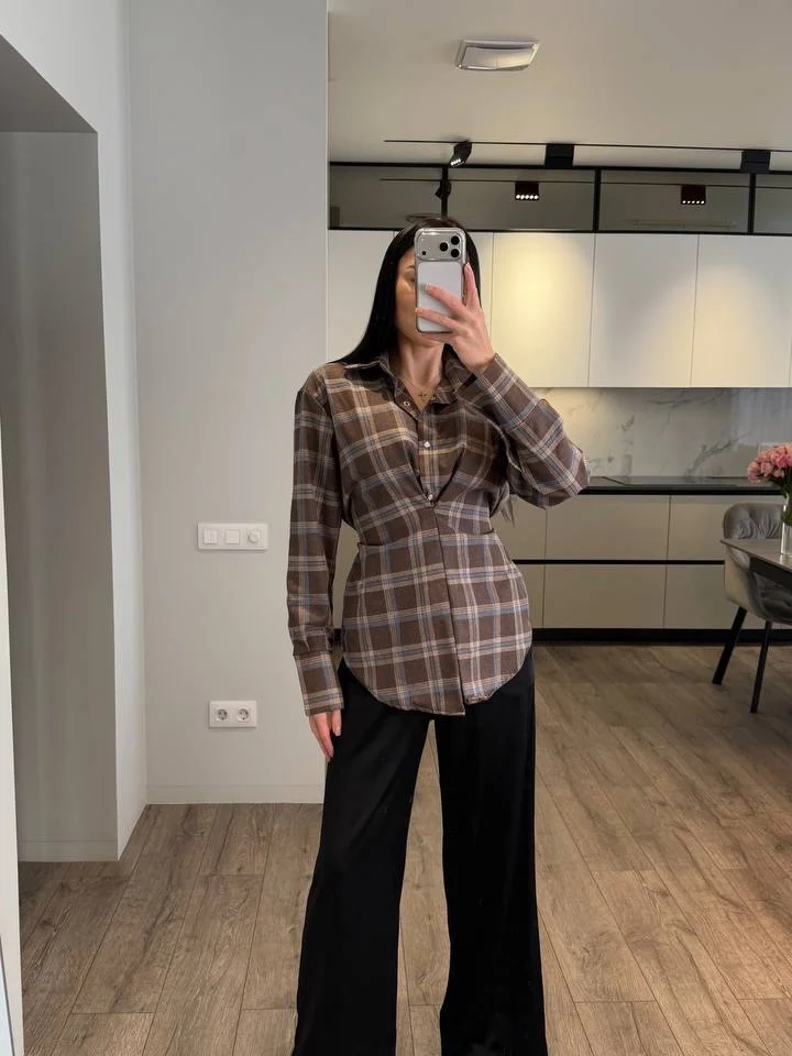 fall outfits for big busted women 2026 Tailored Plaid Shirt That Defines the Waist