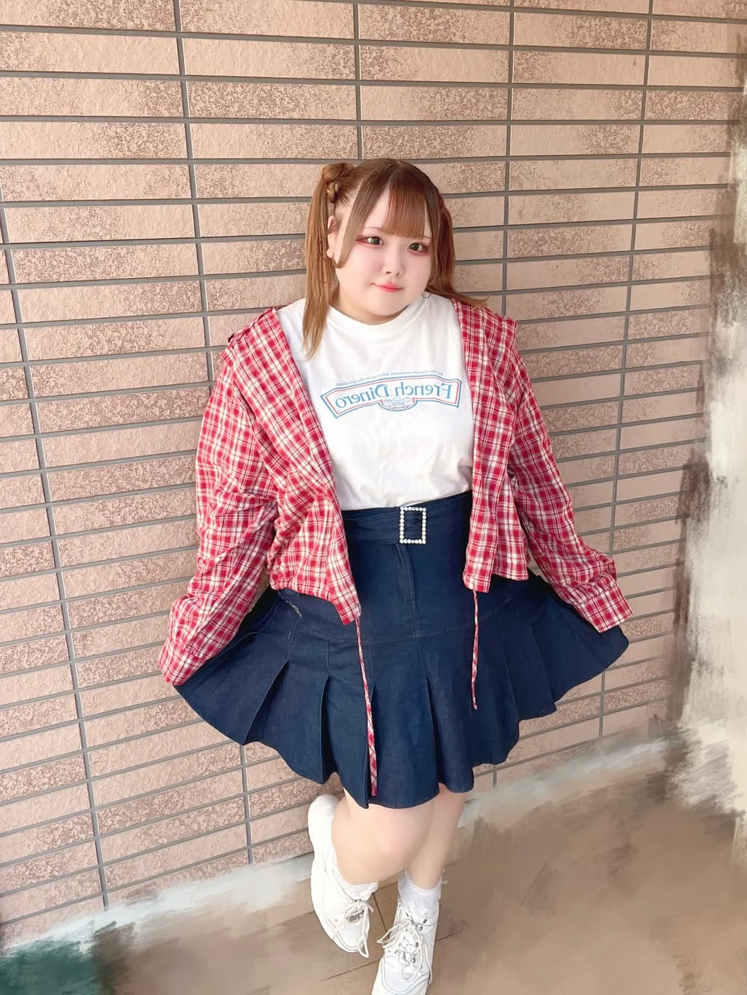 fall outfits for plus size women The Pleated Skirt and Plaid Layering Combo With a Youthful Twist