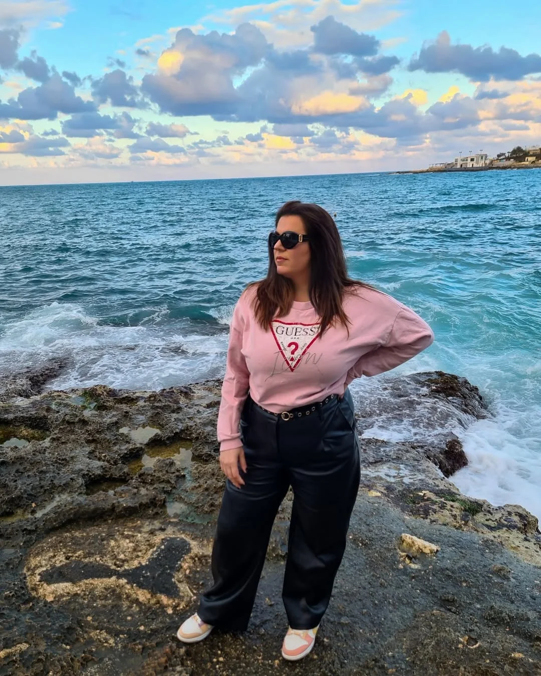 fall outfits for plus size women The Pink Sweatshirt and Faux Leather Pants Combination That Feels Fresh