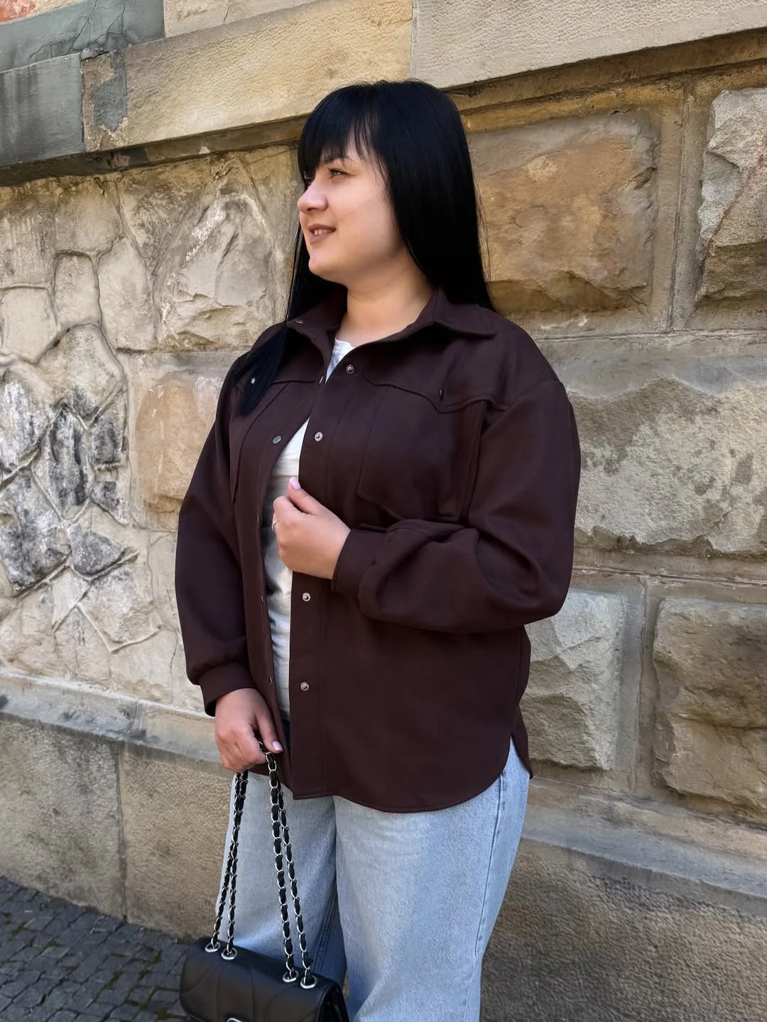 fall outfits for plus size women The Chocolate Overshirt And Denim Pairing That Works Every Time