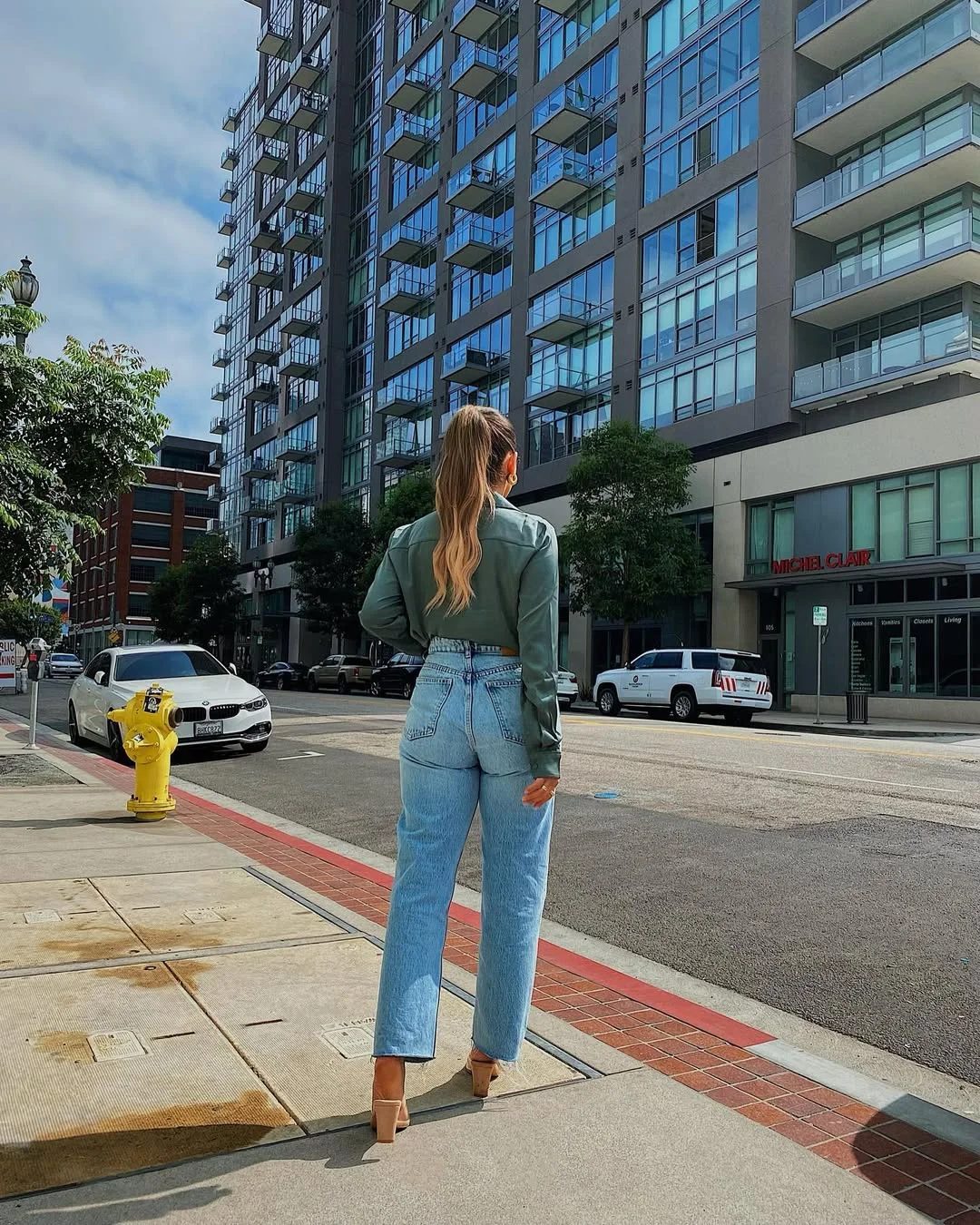 fall outfits for women in 30s style 2026 High-Waisted Denim and Cropped Jackets for Everyday Confidence