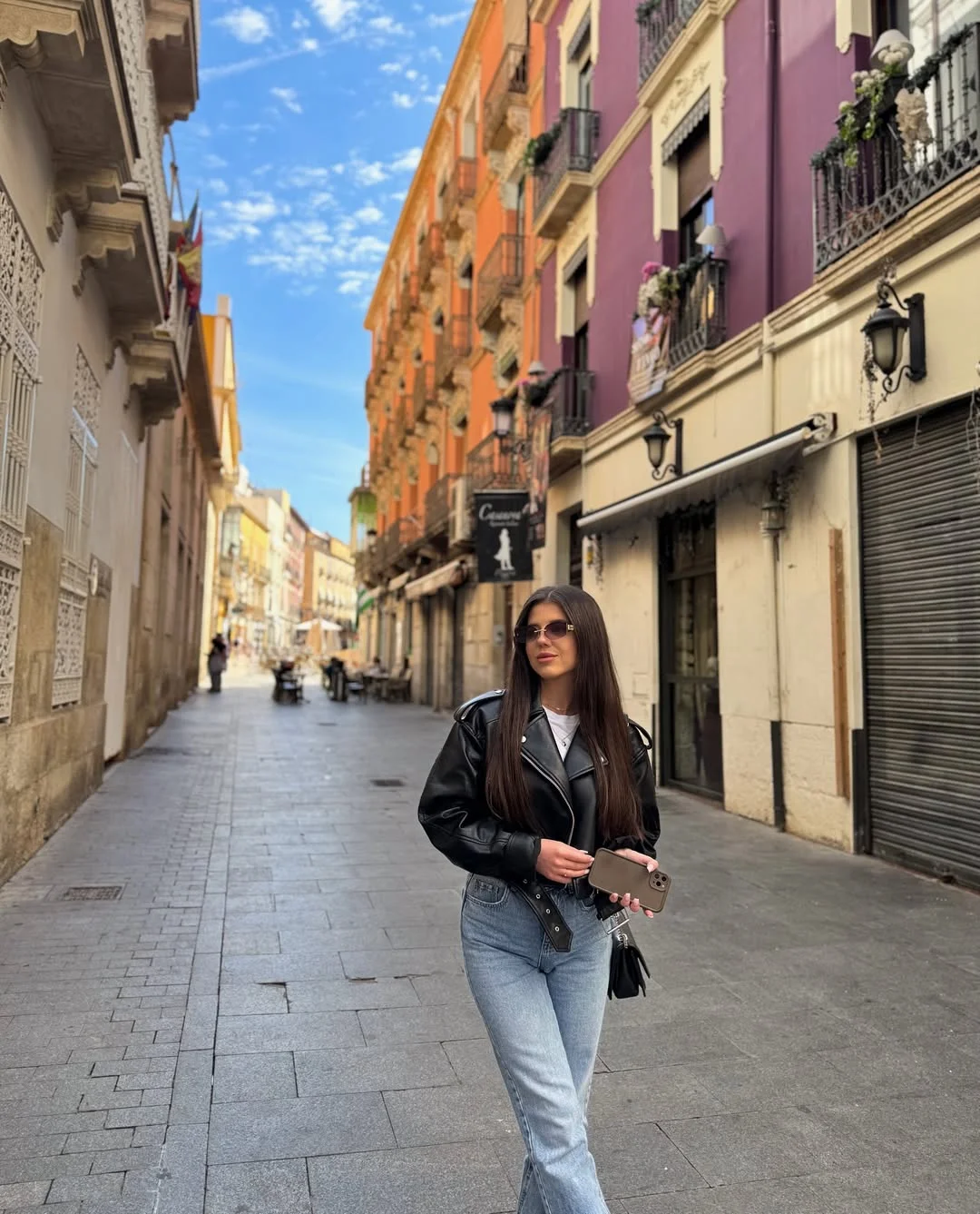 fall outfits ideas 2026 Leather Jackets and Straight-Leg Denim for Effortless City Style