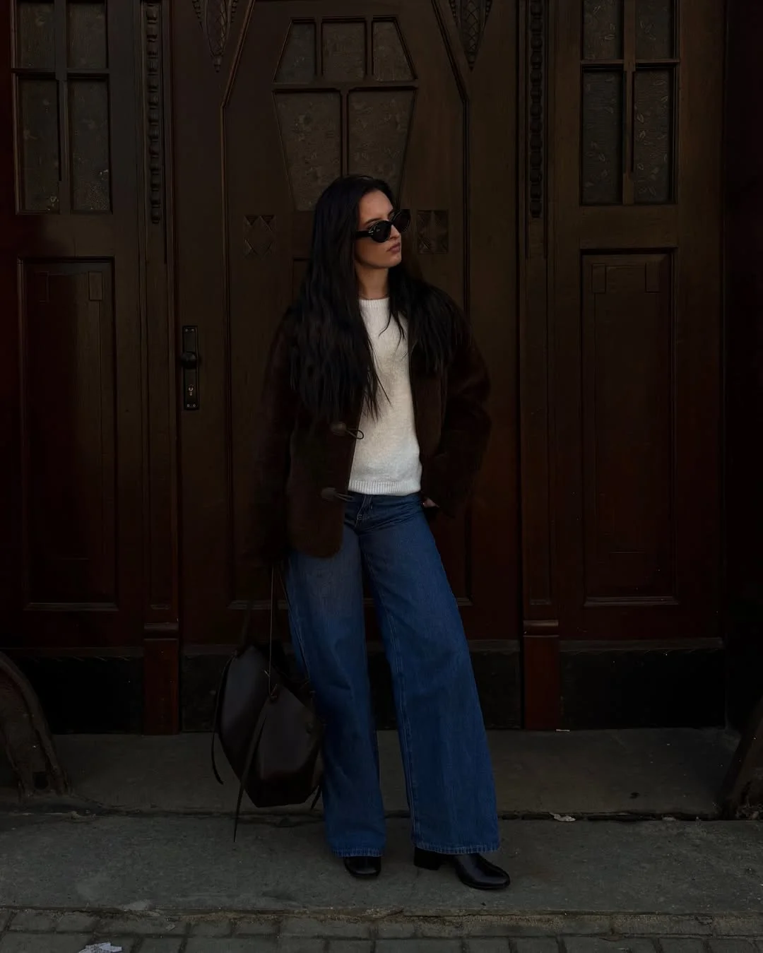fall outfits with jeans 2026 The Rich Brown and Denim Pairing That Feels So Right for Autumn