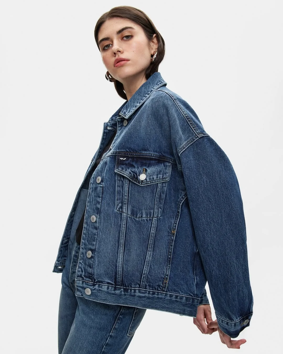 fall outfits with jeans jacket 2026 The Classic Blue Denim Jacket That Never Goes Out of Style