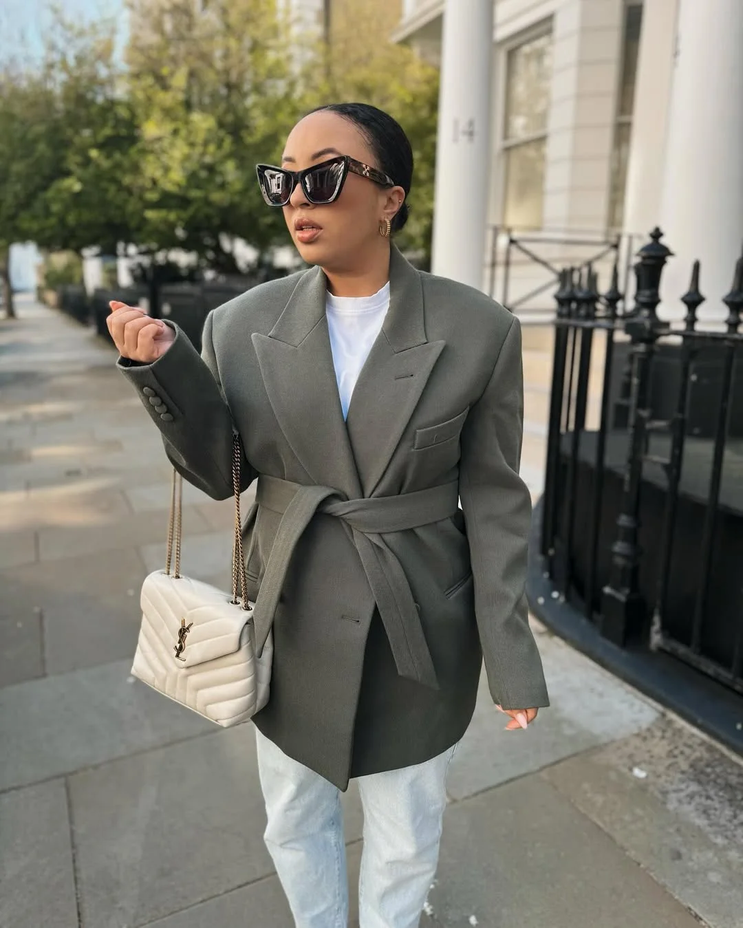 fall outfits with sneakers and jeans 2026 The Oversized Blazer Formula That Always Looks Expensive