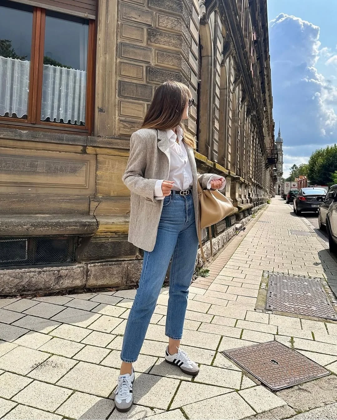 fall outfits with sneakers and jeans 2026 The Classic White Shirt and Jeans Combination That Never Ages