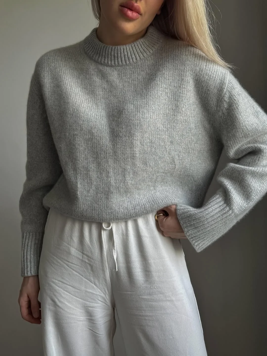 fall outfits with sweater 2026 The Quiet Luxury Power of Soft Grey