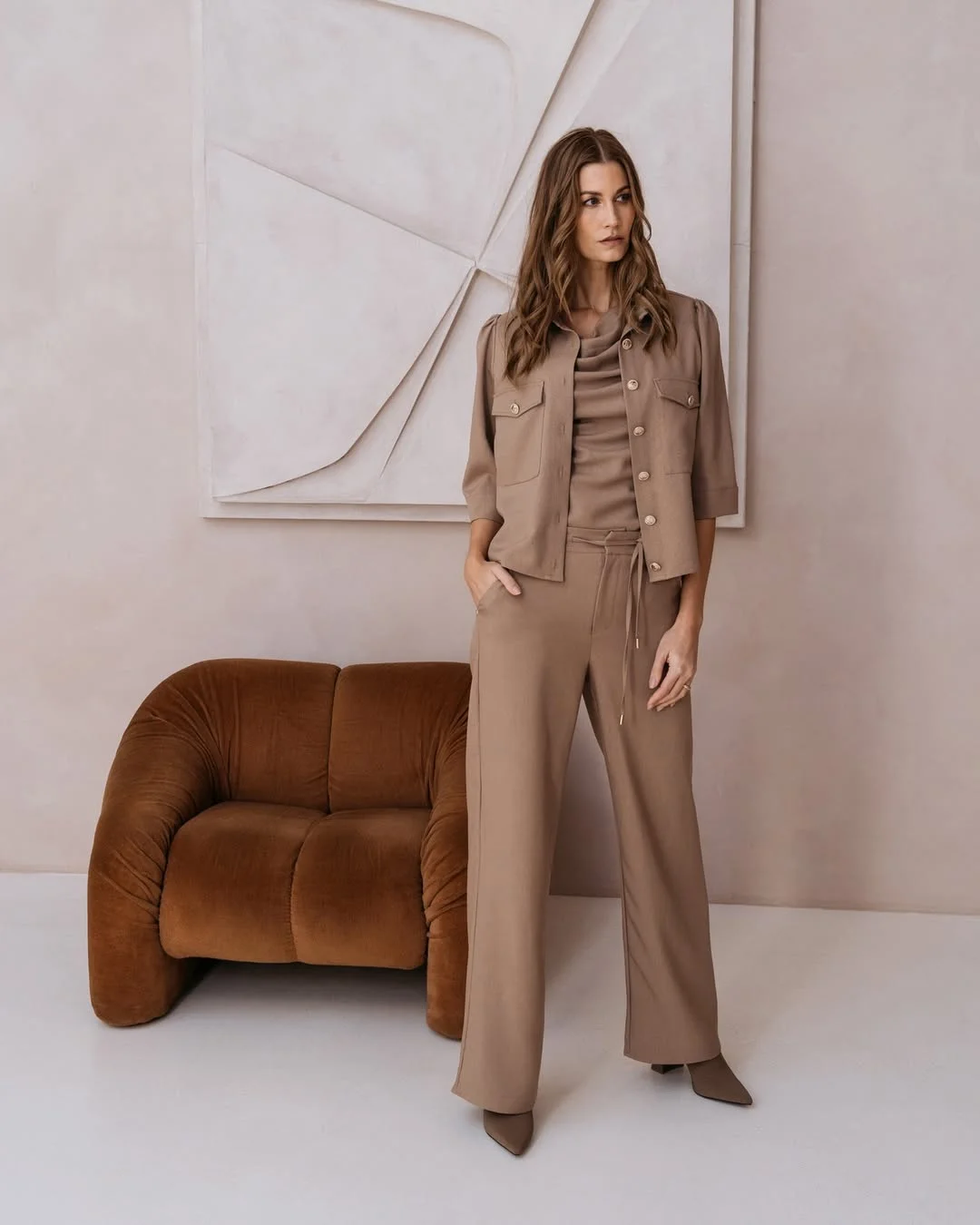 fall smart casual work outfit for women 2026 Soft Mocha Tailoring That Makes Officewear Feel Relaxed