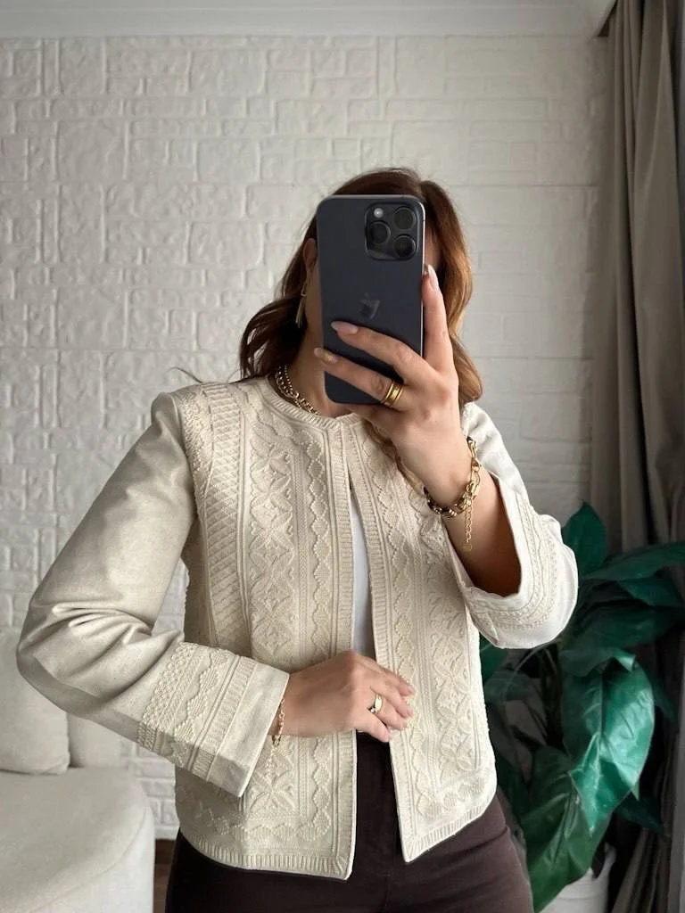 fall street fashion nyc 2026 Cream Textures and Quiet Elegance for Polished Fall Layering