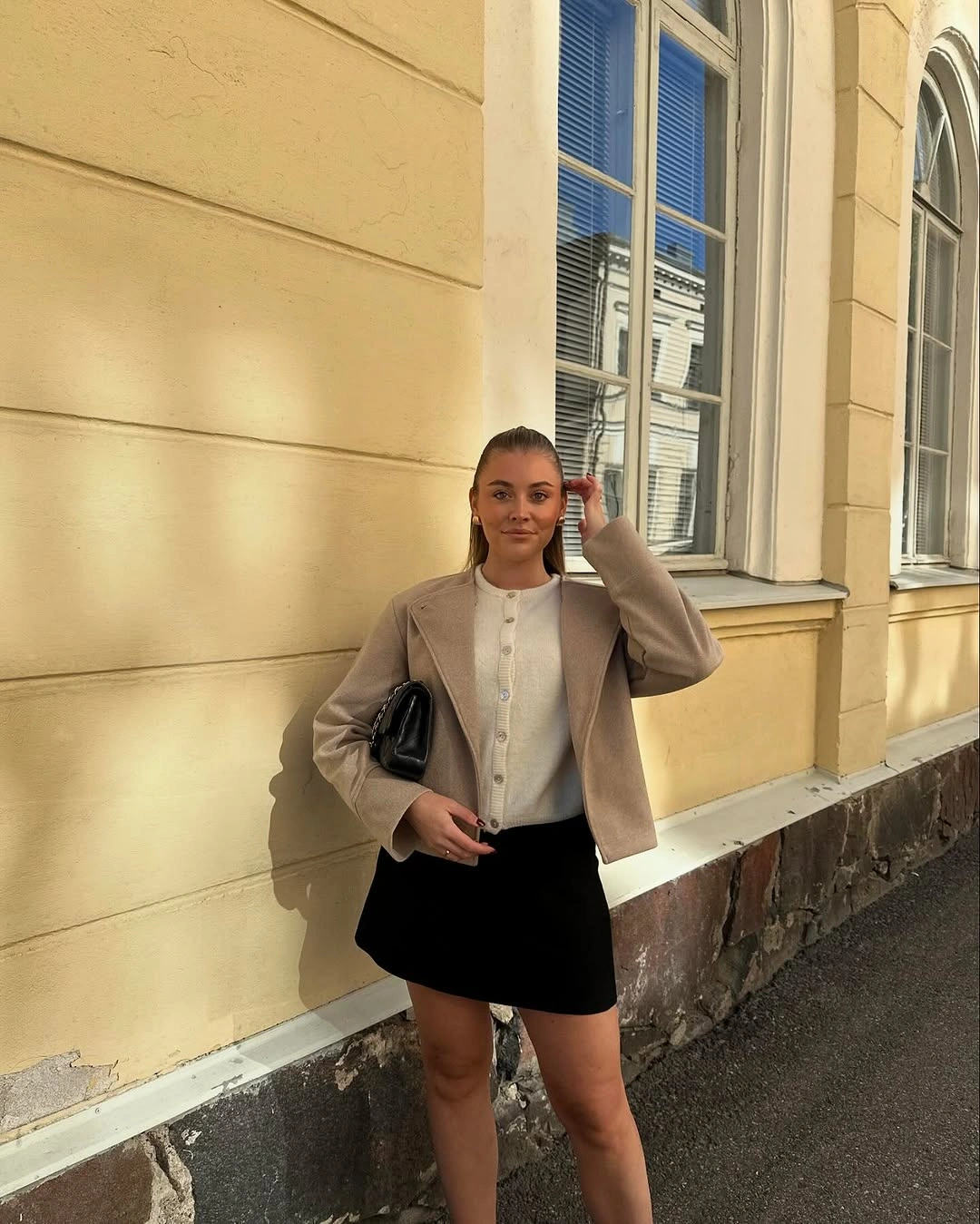 fall travel outfits 2026 A Cropped Jacket That Makes Weekend City Walks Feel Polished