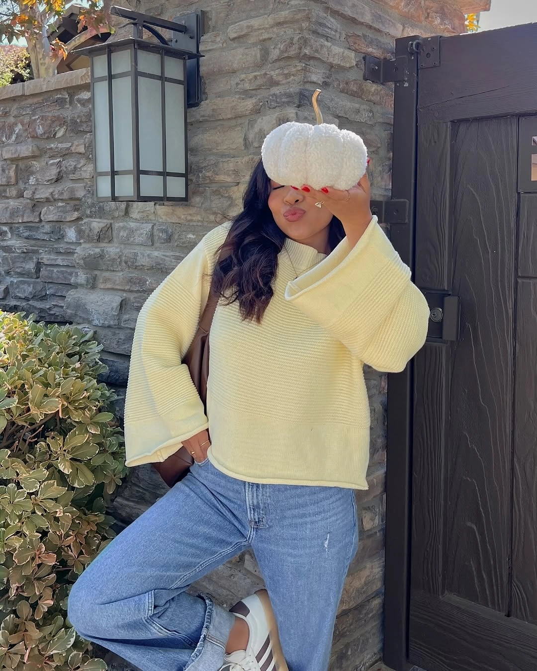 fall travel outfits 2026 Cozy Denim Looks for Relaxed Weekend Adventures