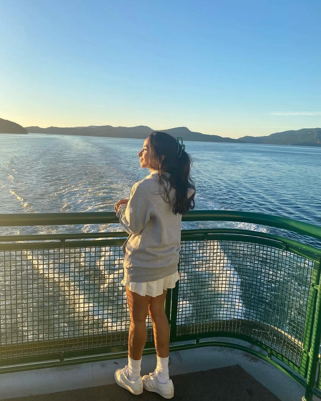 fall travel outfits 2026 Cozy Ferry Layers for Crisp Coastal Mornings