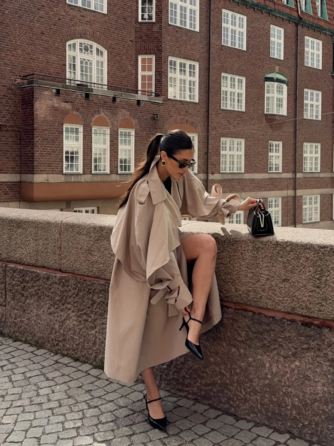 fall travel wardrobe for women 2026 The Elevated Trench Coat That Works Everywhere