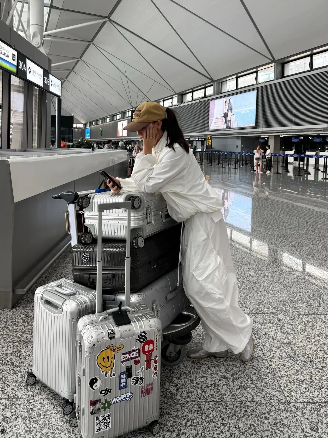 fall travel wardrobe for women 2026 The All-White Airport Look That Feels Surprisingly Luxurious