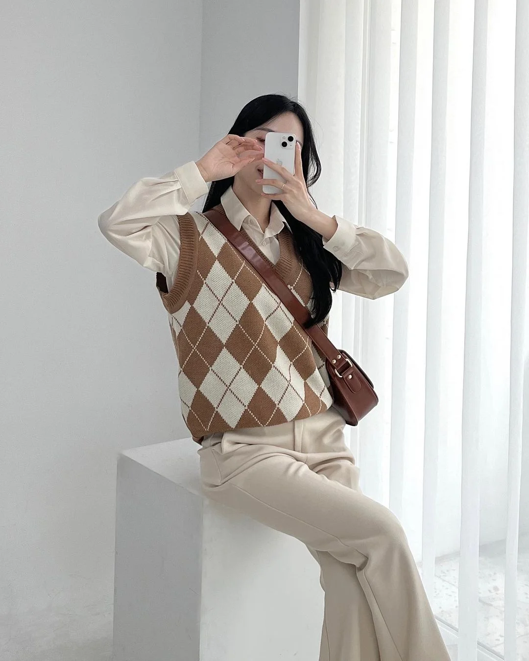 fall vest outfits for women 2026 The Argyle Sweater Vest That Gives Classic Preppy Style a 2026 Update