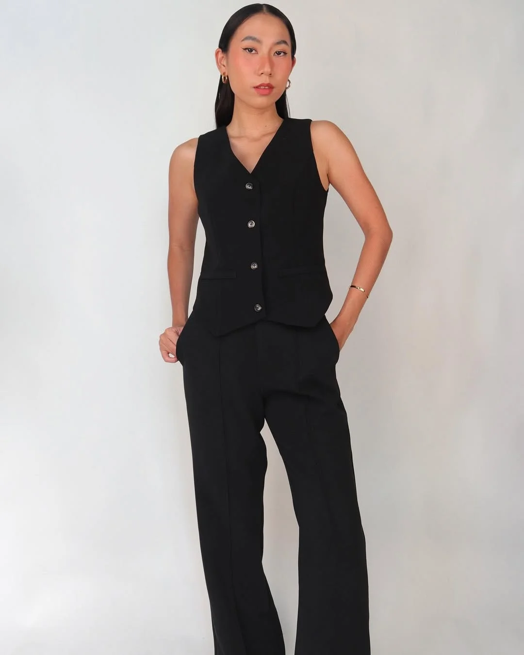 fall vest outfits for women 2026 The Tailored Black Vest Suit That Reinvents Office Style
