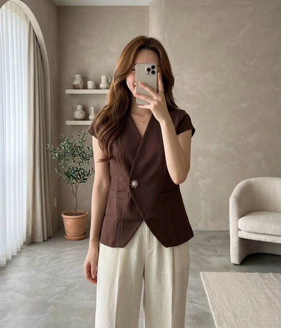 fall vest outfits for women 2026 The Rich Brown Vest Combination That Defines Quiet Luxury
