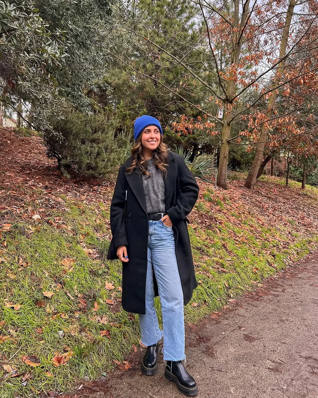 simple fall outfits 2026 Classic Blue Jeans and a Bright Beanie for Everyday Adventures