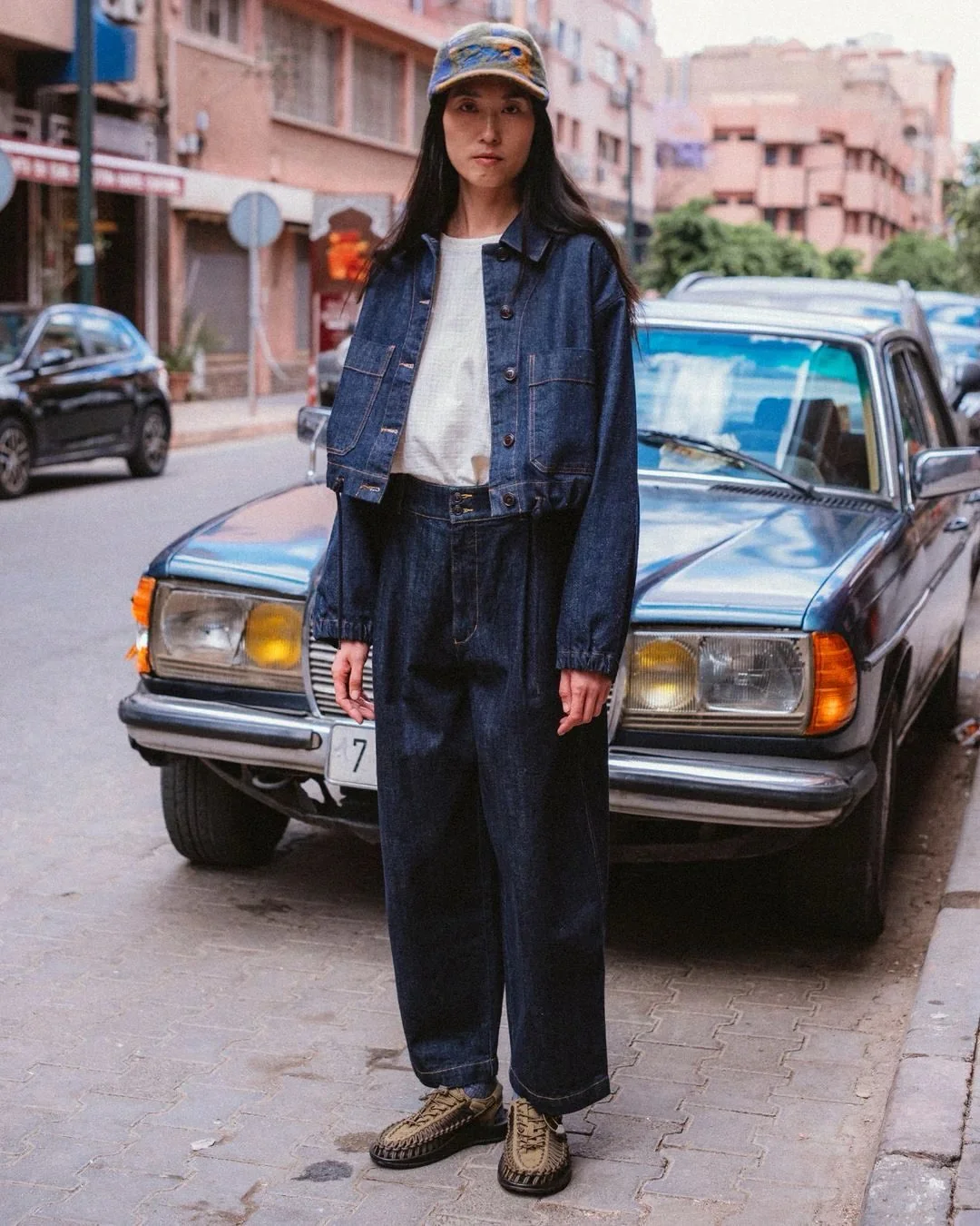 summer to fall outfits 2026 The Dark Denim Set That Gives Classic Jeans a Modern Update