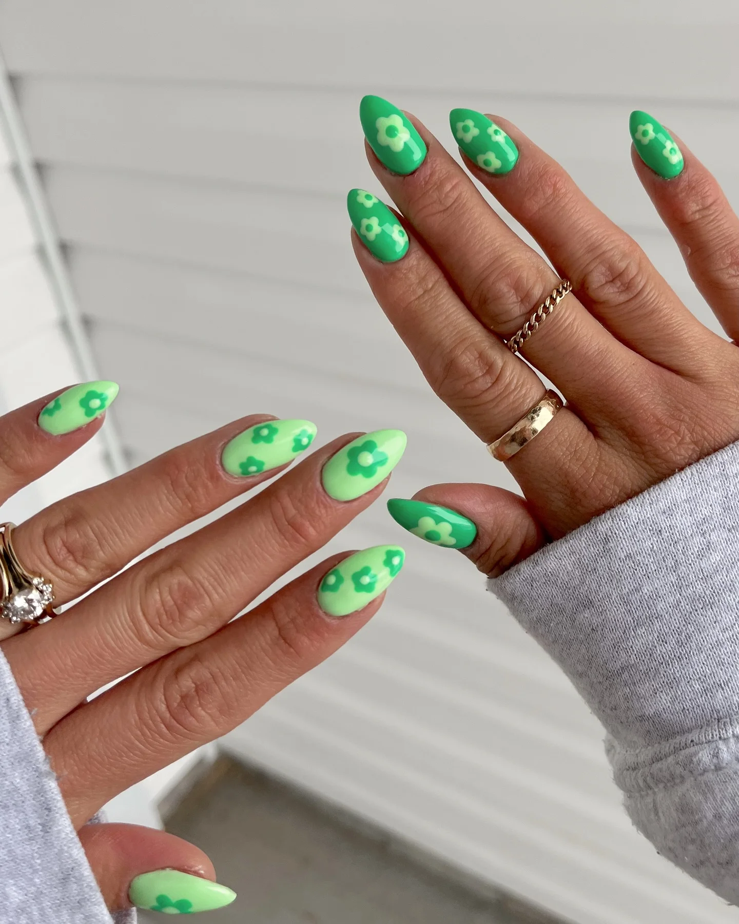 august nails ideas 2026 Fresh Mint Green Floral Nails for the Last Days of Summer